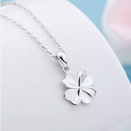 Pendentif trèfle à 4 feuilles