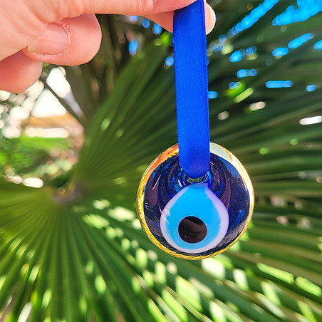 Oeil bleu rond doré