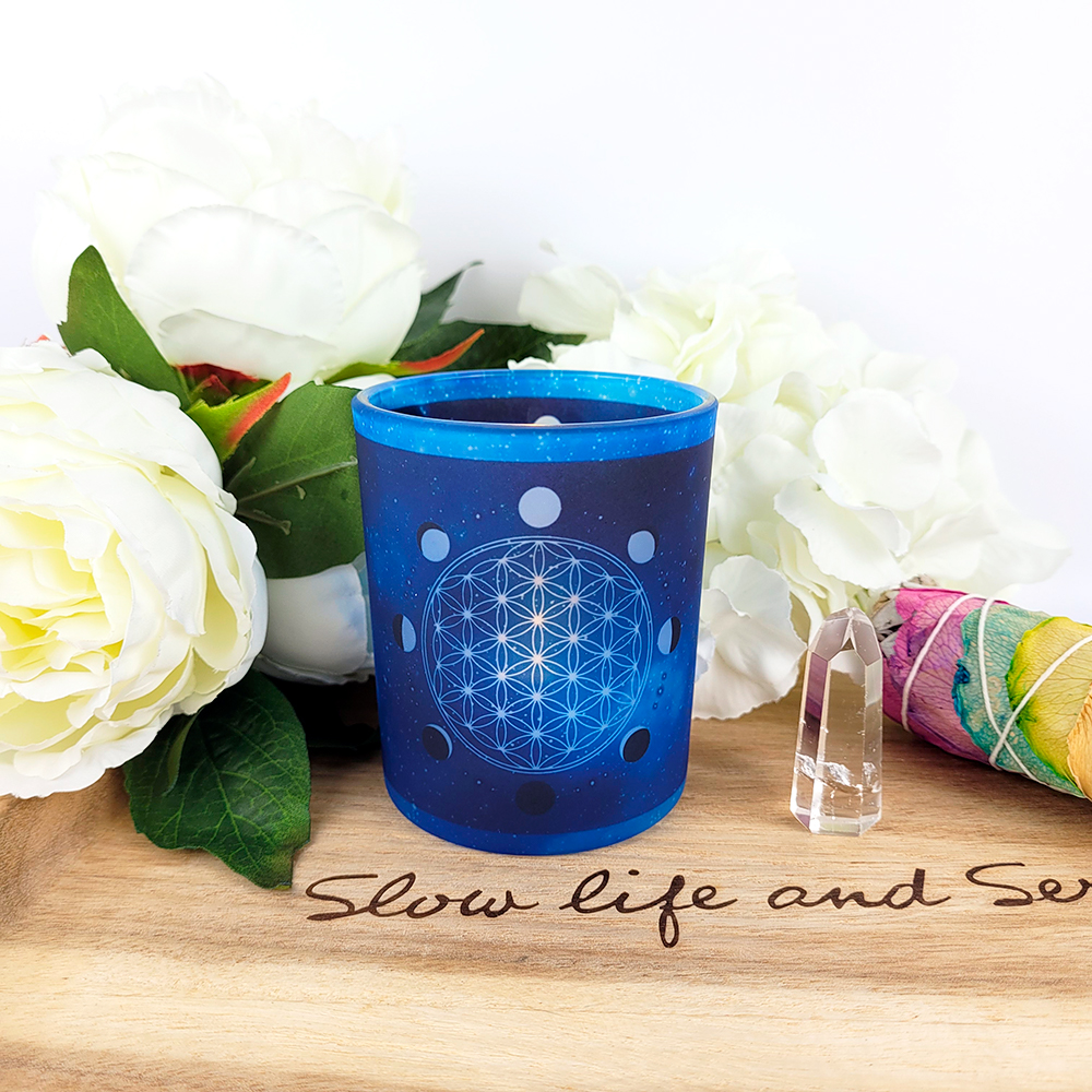 Photophore Fleur de Vie utilisé dans un rituel de feu intérieur en alchimie spirituelle, pour activer l’énergie de transmutation et de lumière